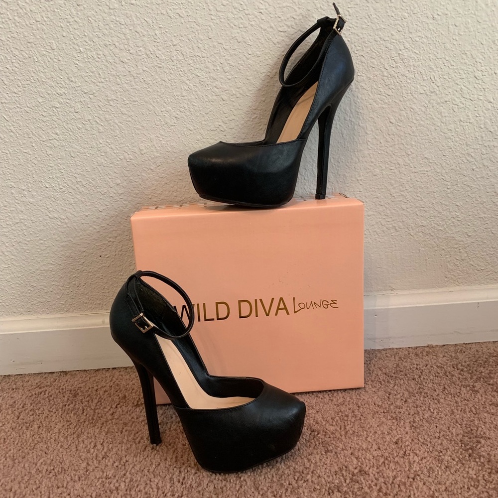 Black Pumps